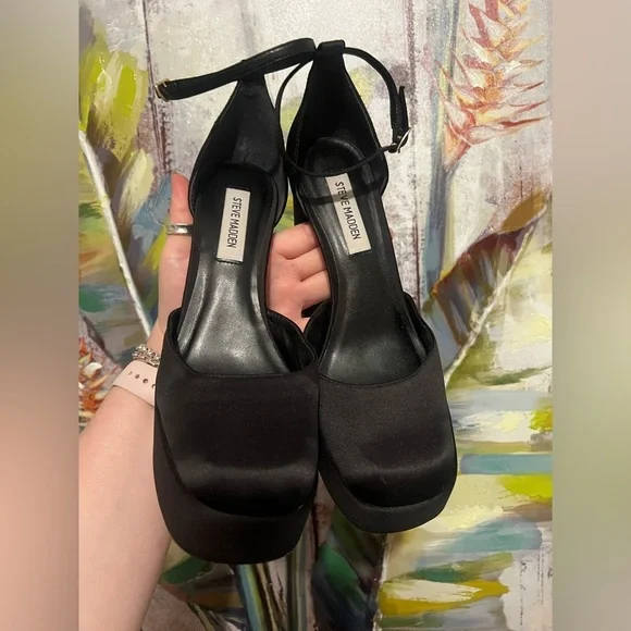EUC Steve Madden Women's Agata Platform Pump Black Satin size 8.5 - Picture 5 of 7